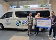 Perkuat Akses Kesehatan Warga, BRI Region 13 Malang Berikan Ambulans ke Lumbang